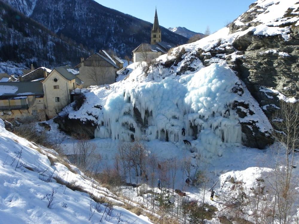 La Ptite Auberge Aiguilles Buitenkant foto